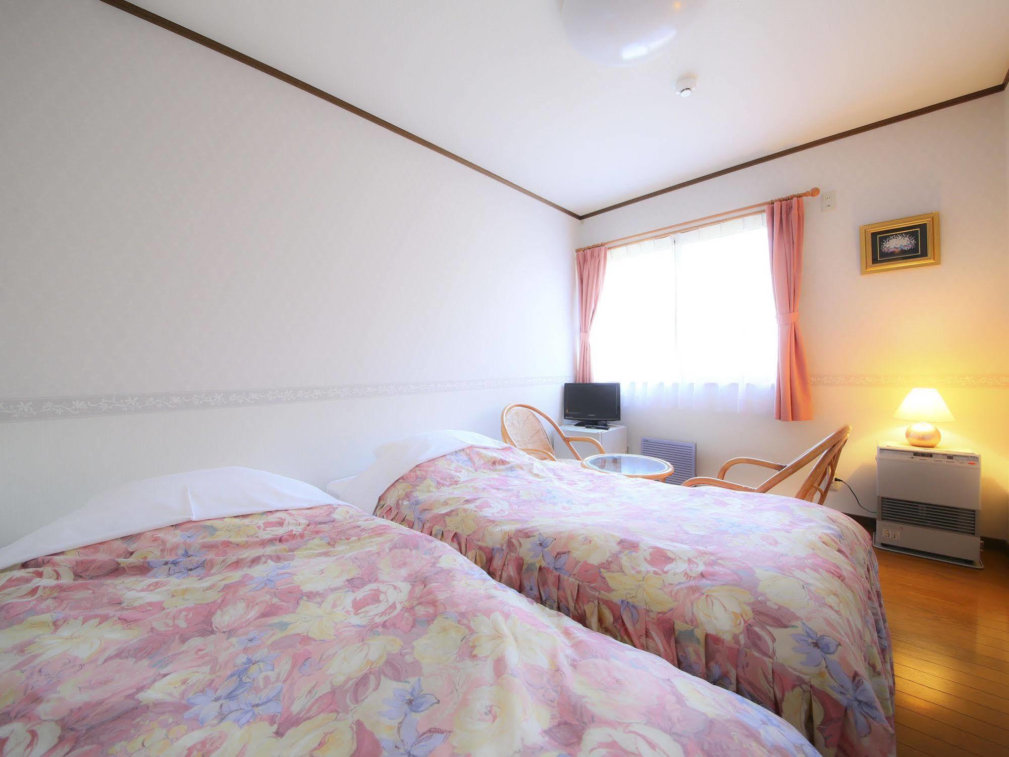 เพทิท โฮเต็ล อนิเซ การ์เดน Hotel ฮาคุบะ ภายนอก รูปภาพ